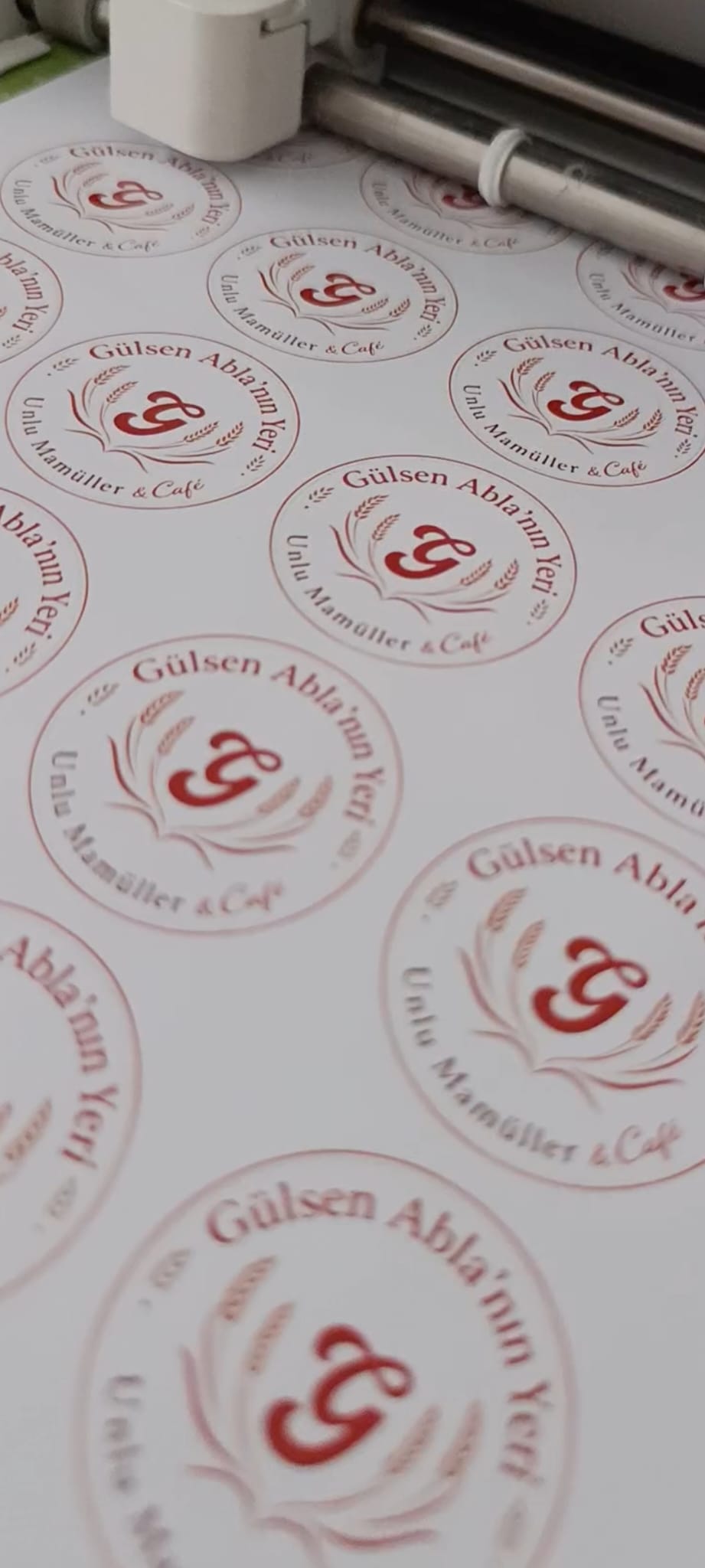 İşletmenize Özel Logo Etiket Baskı – 4×4 cm | 20 Adet